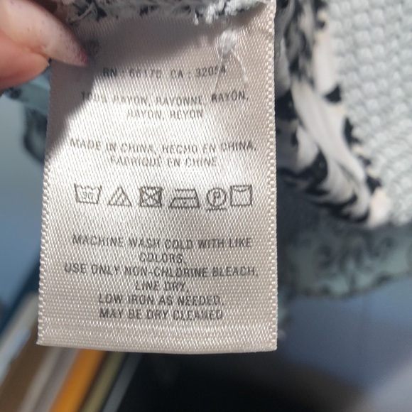 Maeve by Anthropologie v neck soft rayon black multi print bohemian blouse M - Picture 7 of 9